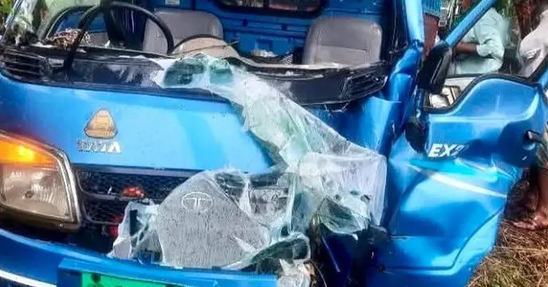দুর্ঘটনাকবলিত গাড়ি
